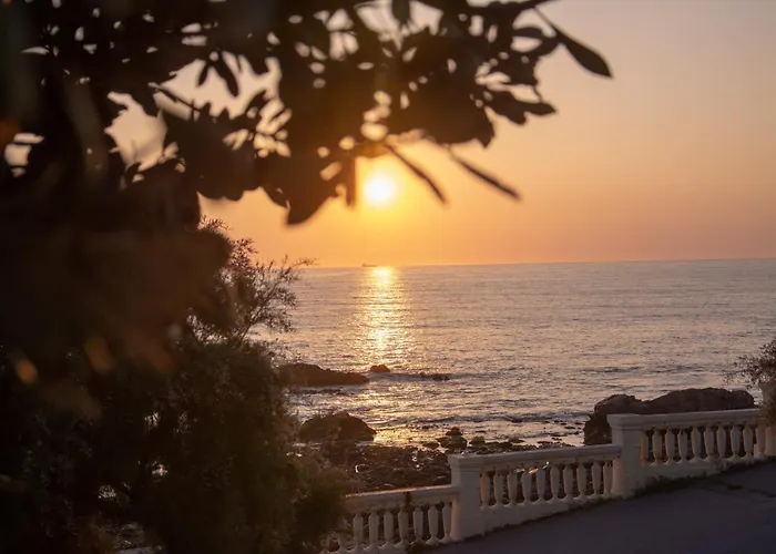Apartment By The Sea